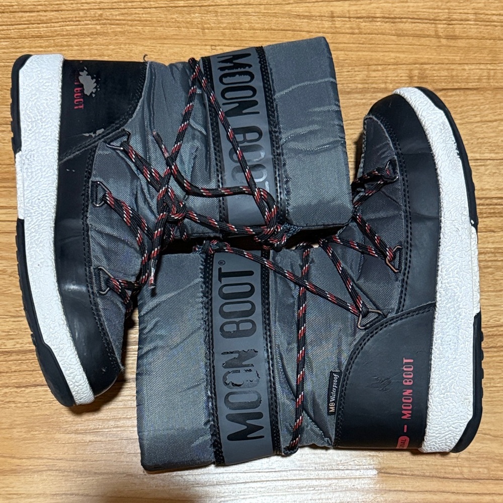 Moon Boot Charcoal (castle rock) and Black Snow Boots - Picture 2 of 4